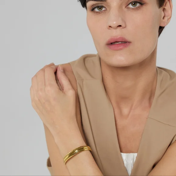 Elegant Woman Bracelet - Picture 8 of 8